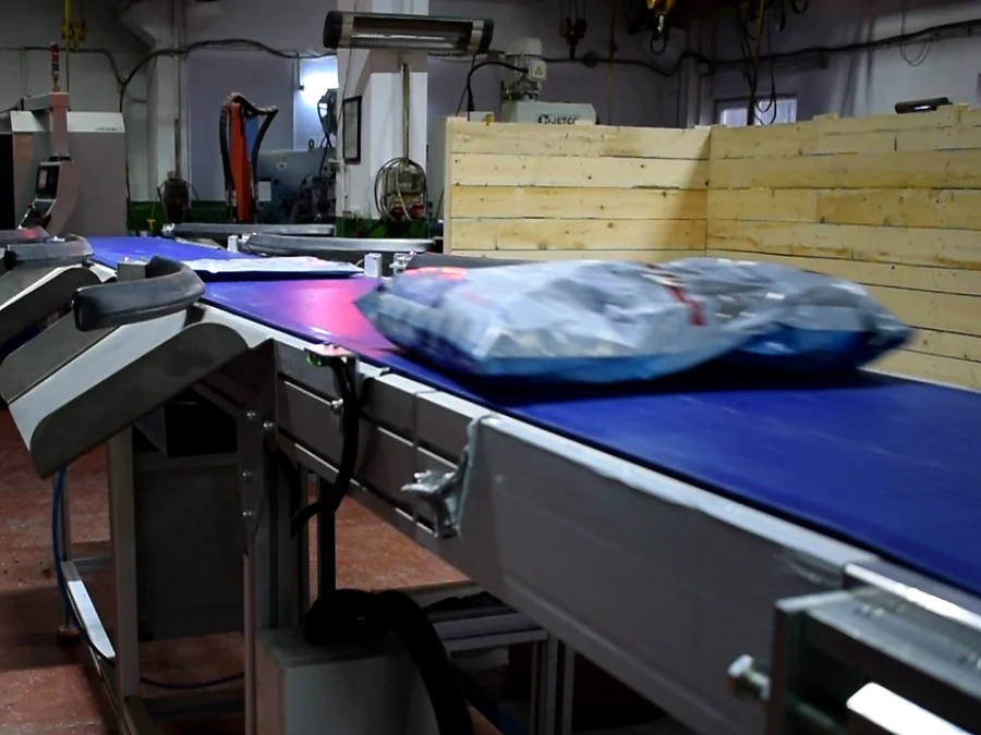 Parcel package moving along a conveyor past the routing mechanisms during a sorting trial